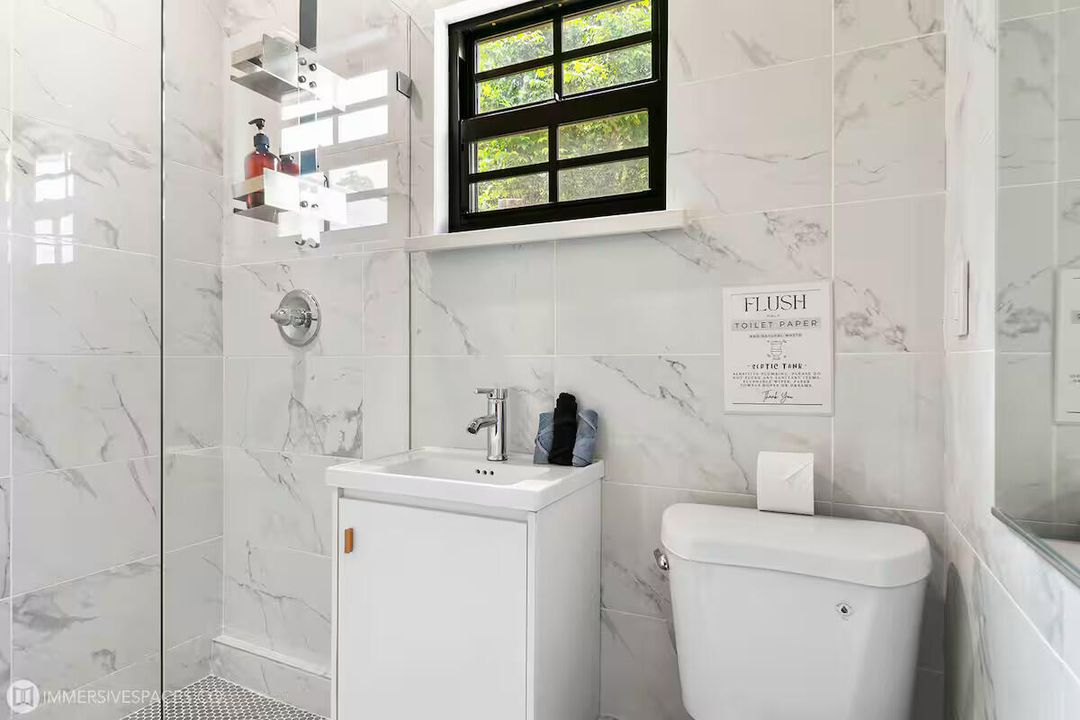 For Sale: $1,400,000 (4 beds, 4 baths, 1322 Square Feet)