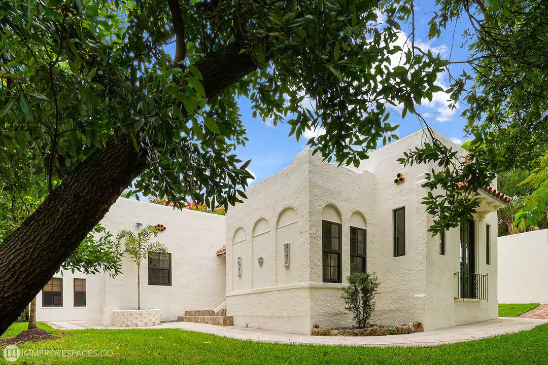 For Sale: $1,400,000 (4 beds, 4 baths, 1322 Square Feet)