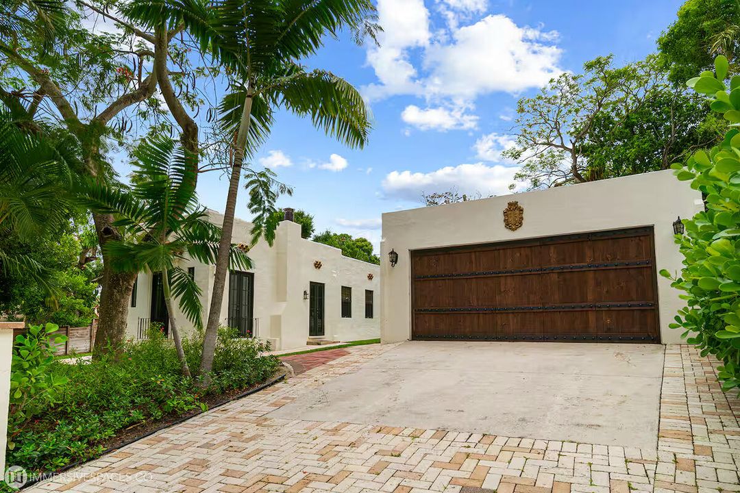 For Sale: $1,400,000 (4 beds, 4 baths, 1322 Square Feet)