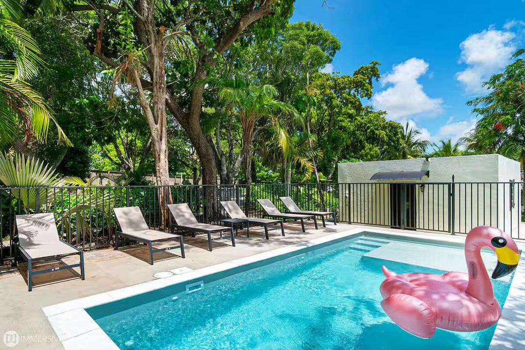 For Sale: $1,400,000 (4 beds, 4 baths, 1322 Square Feet)