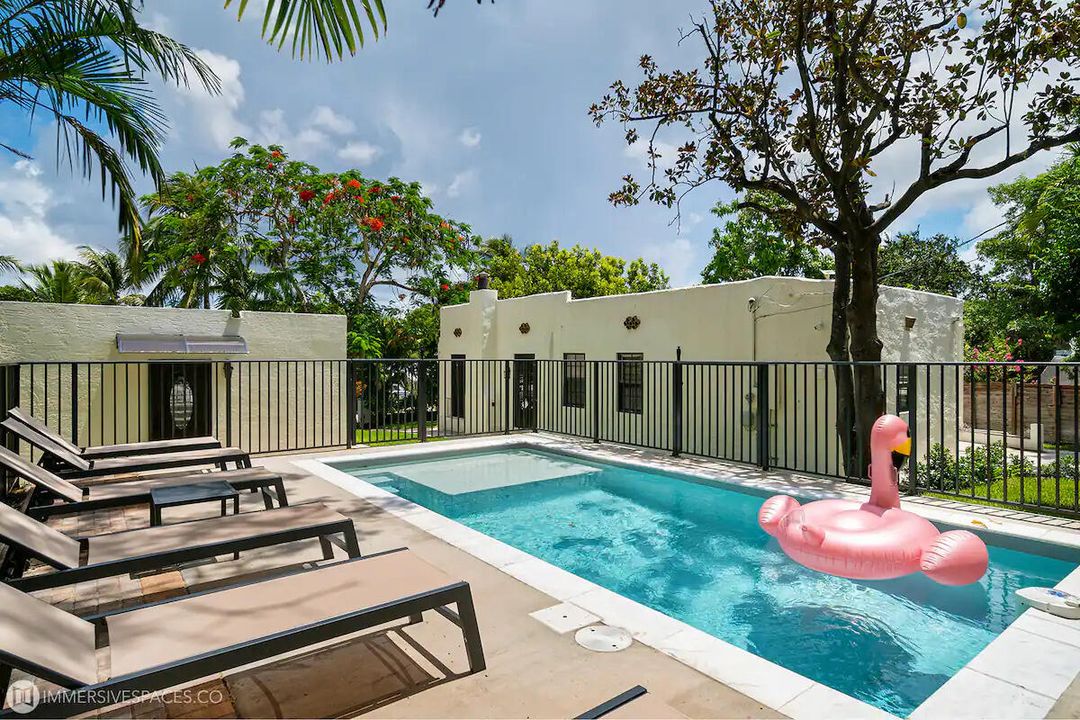 For Sale: $1,400,000 (4 beds, 4 baths, 1322 Square Feet)