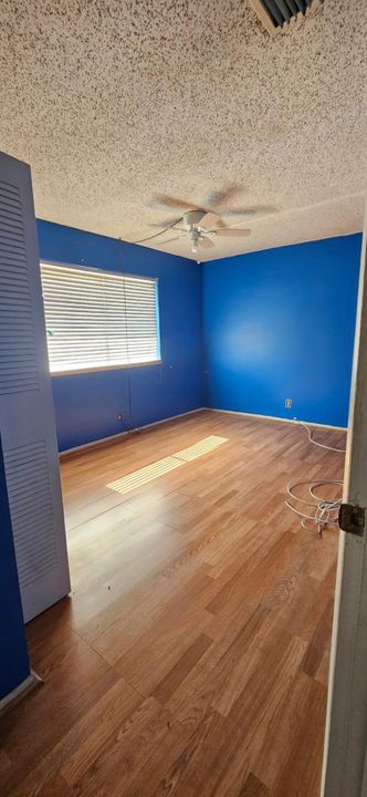 Active With Contract: $125,000 (2 beds, 1 baths, 840 Square Feet)