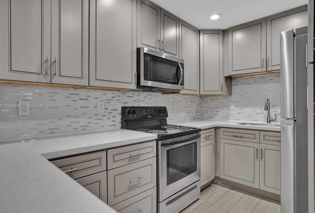 For Rent: $2,400 (2 beds, 1 baths, 825 Square Feet)