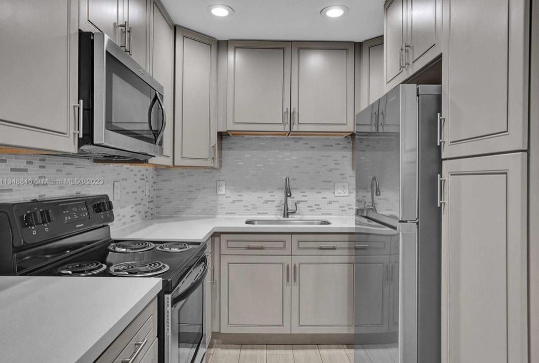 For Rent: $2,400 (2 beds, 1 baths, 825 Square Feet)