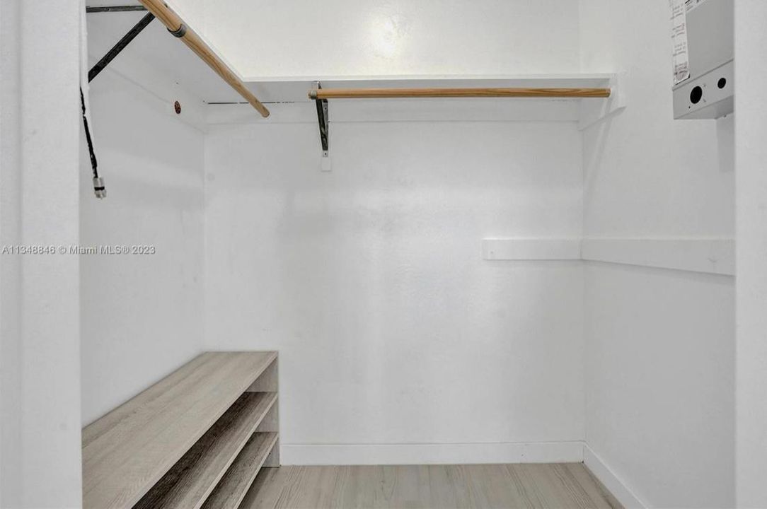 For Rent: $2,400 (2 beds, 1 baths, 825 Square Feet)