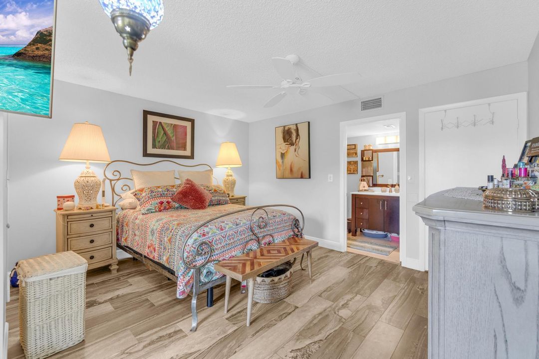 For Sale: $199,000 (2 beds, 2 baths, 990 Square Feet)