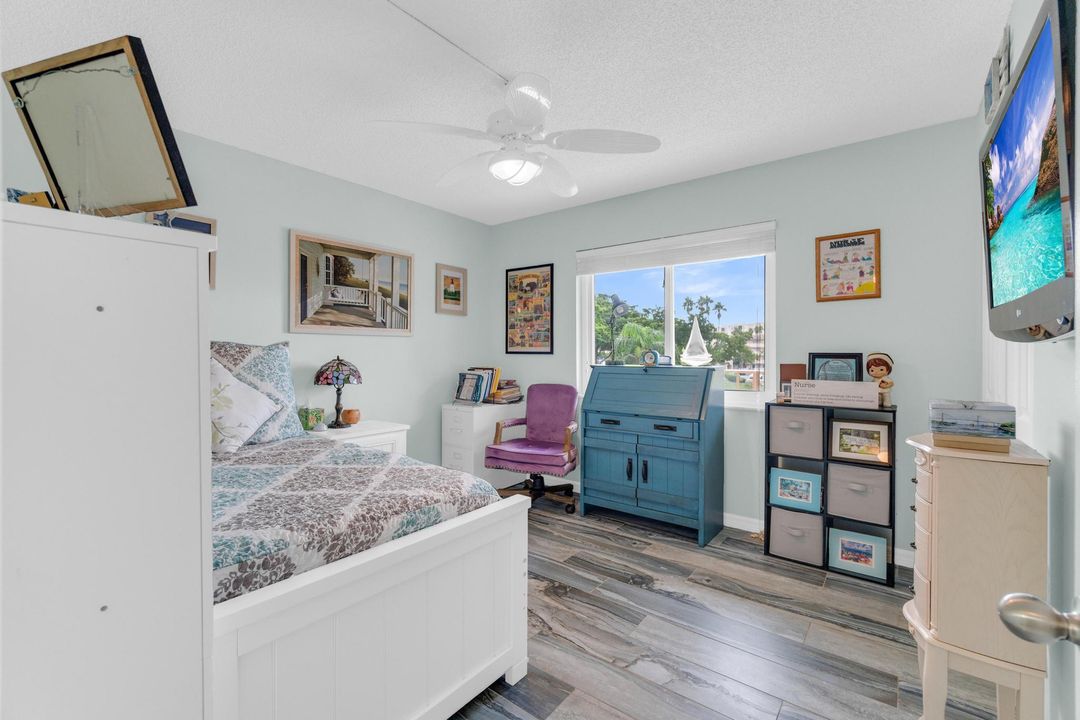 For Sale: $199,000 (2 beds, 2 baths, 990 Square Feet)