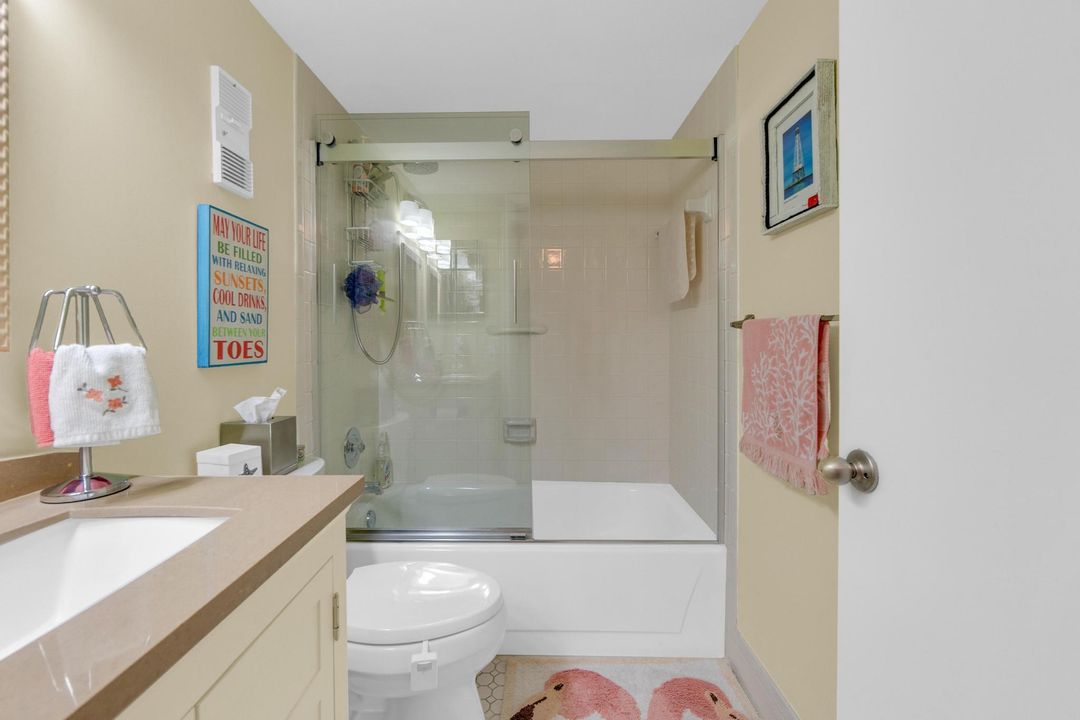 For Sale: $199,000 (2 beds, 2 baths, 990 Square Feet)