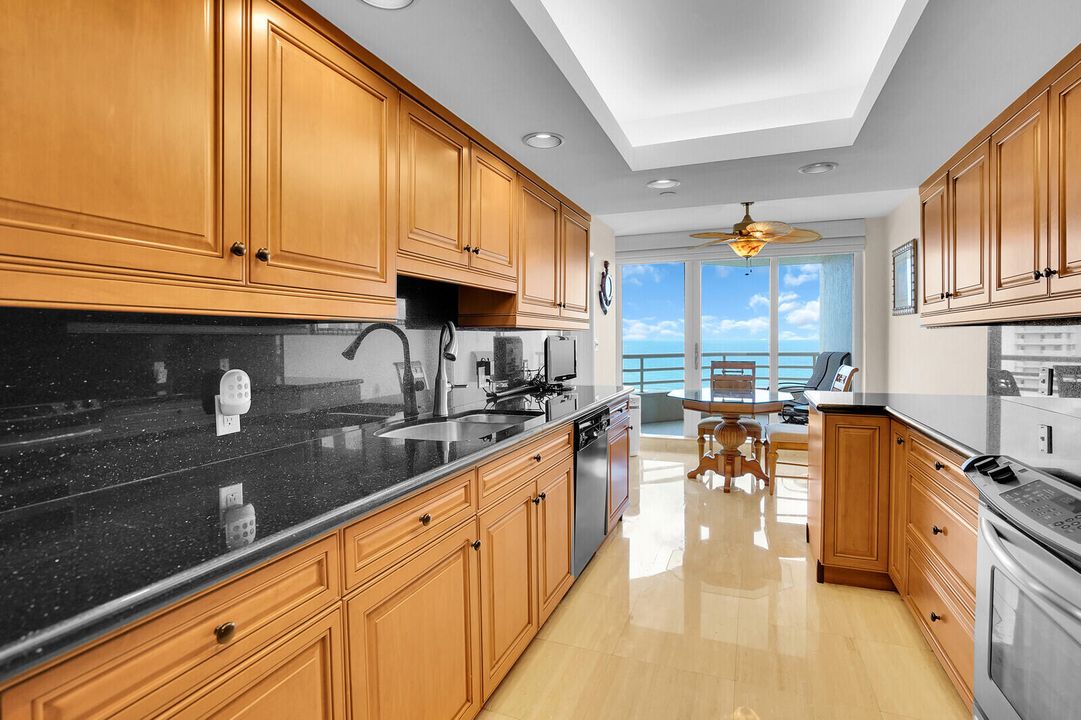 В аренду: $10,750 (2 спален, 2 ванн, 1697 Квадратных фут)