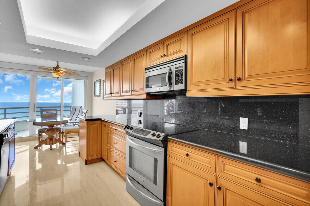 В аренду: $10,750 (2 спален, 2 ванн, 1697 Квадратных фут)