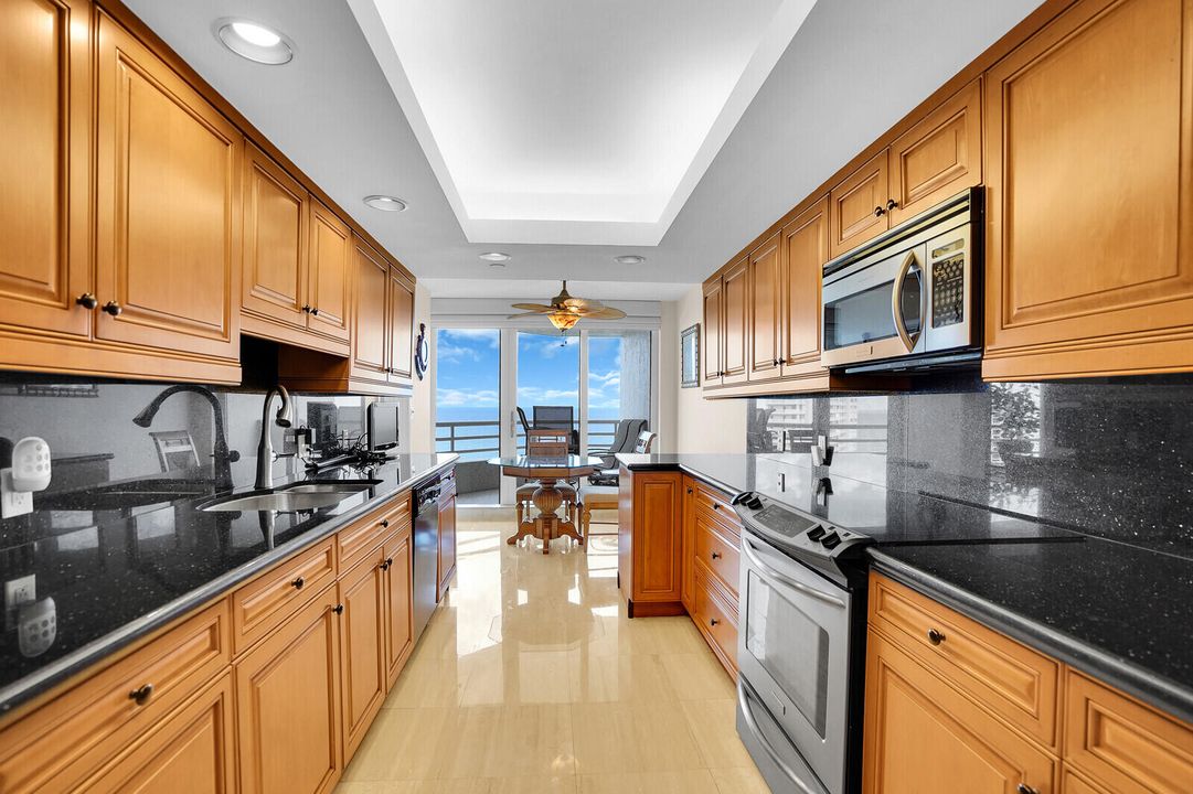 В аренду: $10,750 (2 спален, 2 ванн, 1697 Квадратных фут)