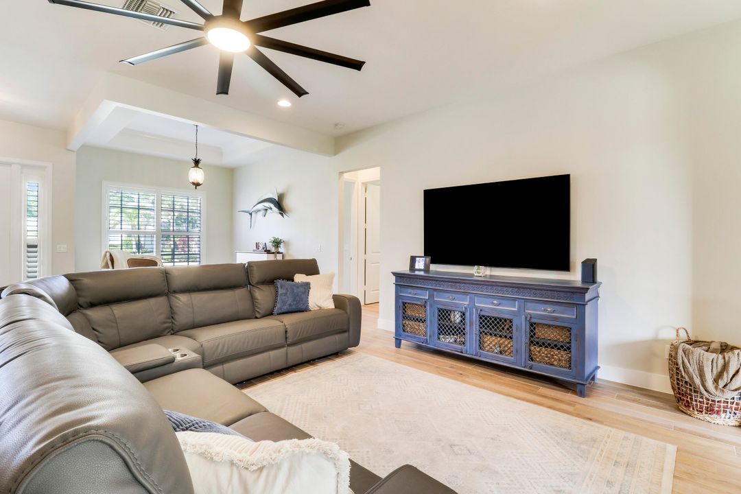 En Venta: $665,000 (4 camas, 3 baños, 2080 Pies cuadrados)