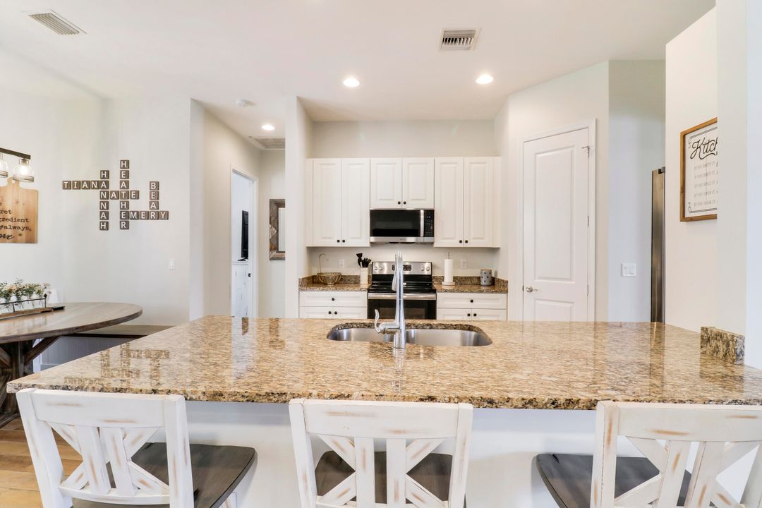 En Venta: $665,000 (4 camas, 3 baños, 2080 Pies cuadrados)