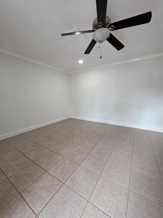 Под контрактом: $290,000 (3 спален, 2 ванн, 1447 Квадратных фут)