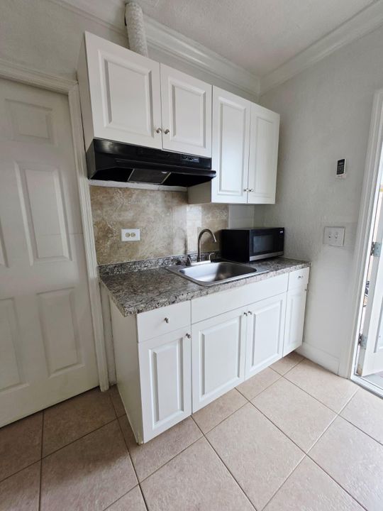 Под контрактом: $290,000 (3 спален, 2 ванн, 1447 Квадратных фут)