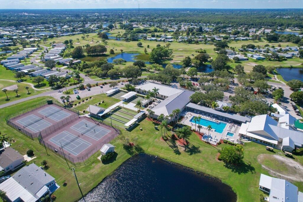 For Sale: $149,900 (3 beds, 2 baths, 1568 Square Feet)