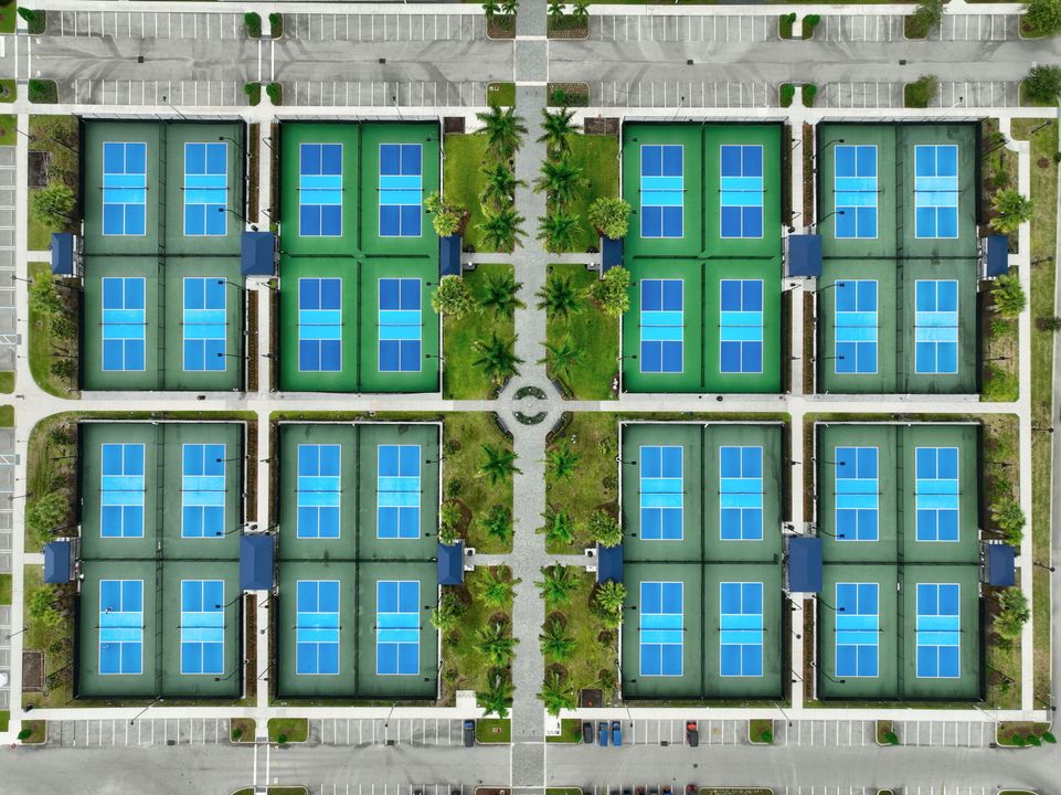 For Sale: $674,900 (3 beds, 2 baths, 2580 Square Feet)