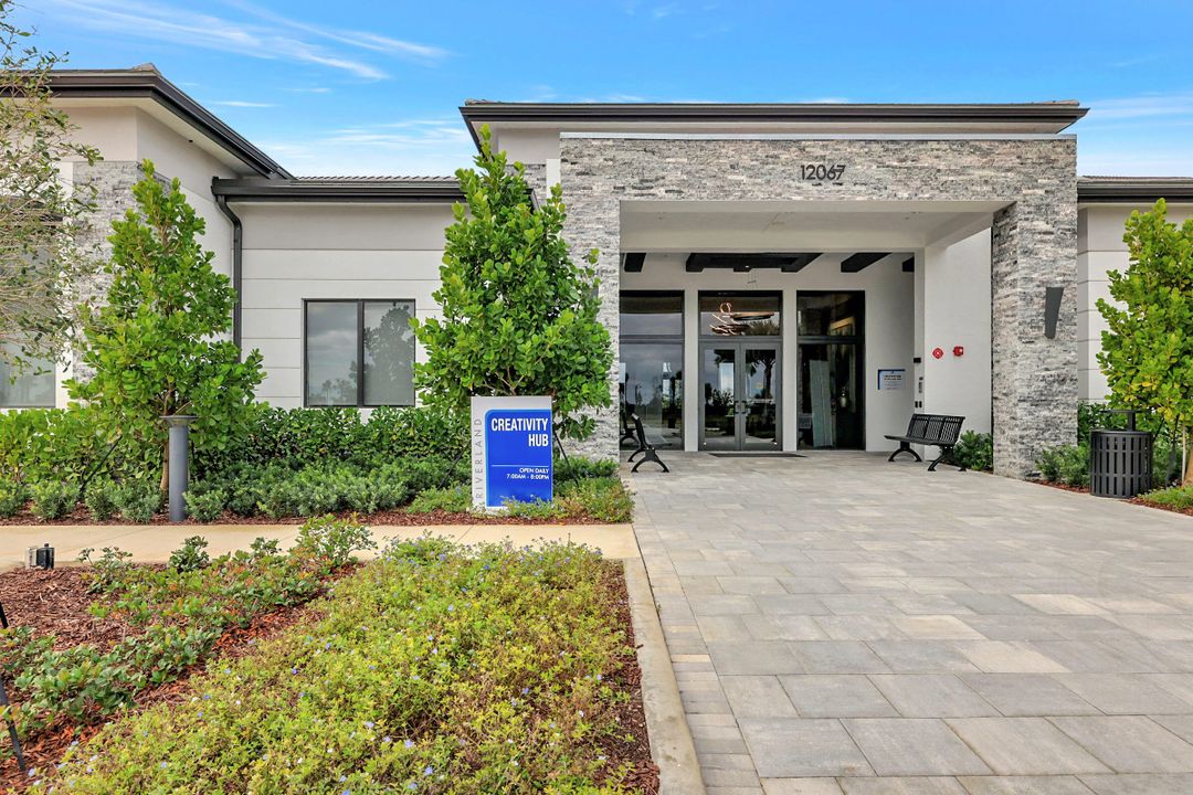 For Sale: $674,900 (3 beds, 2 baths, 2580 Square Feet)