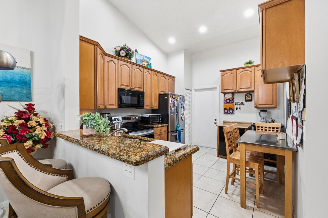 For Sale: $370,000 (2 beds, 2 baths, 1261 Square Feet)
