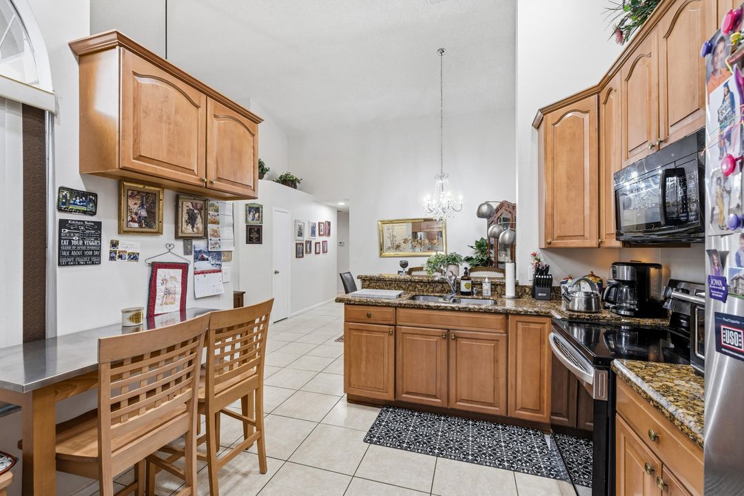For Sale: $370,000 (2 beds, 2 baths, 1261 Square Feet)