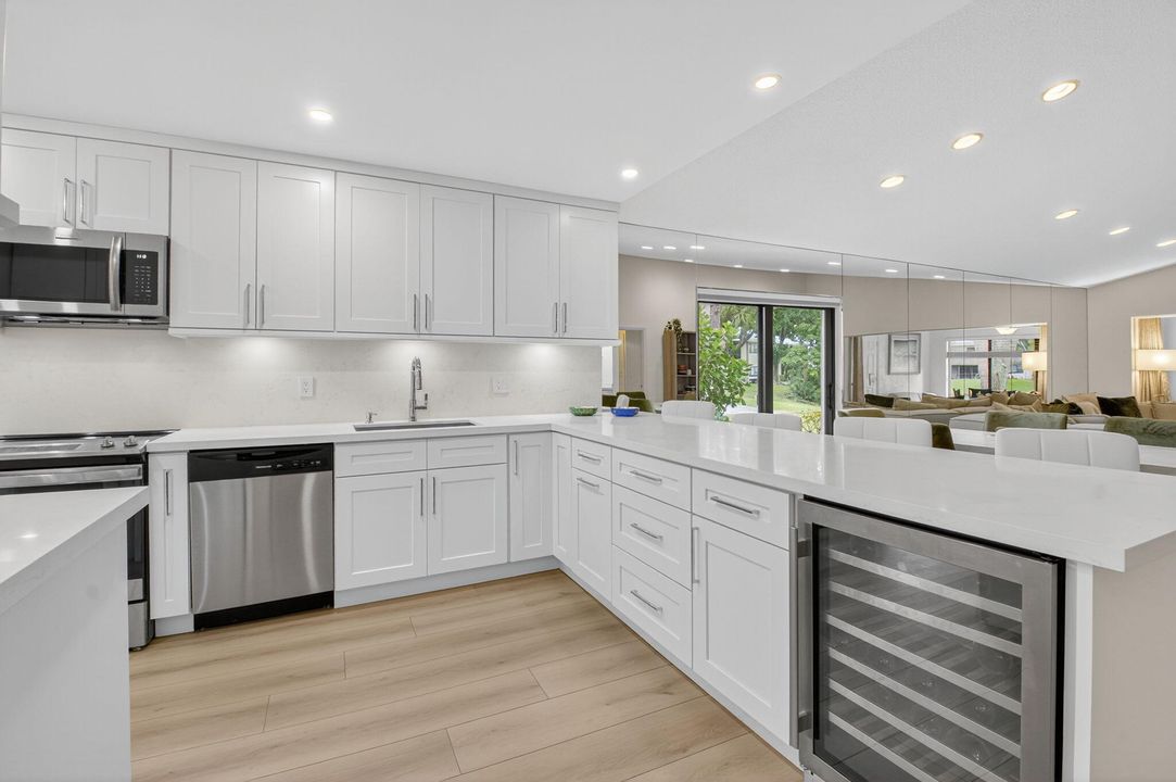 待售: $149,900 (2 贝兹, 2 浴室, 1760 平方英尺)