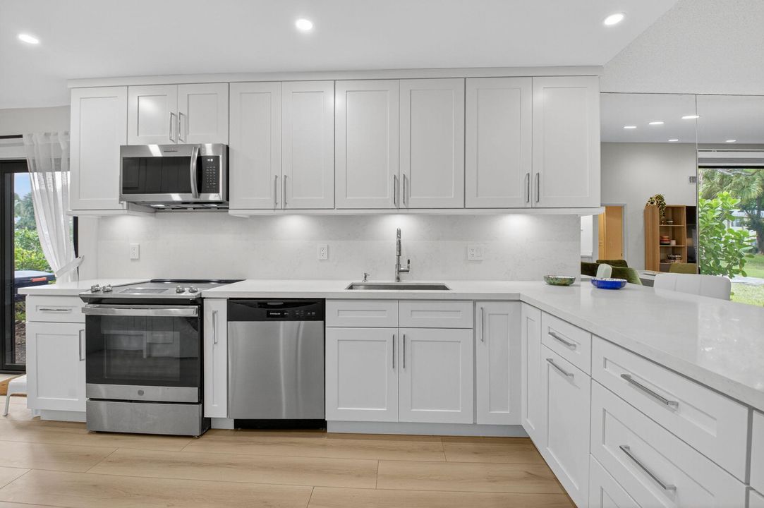 待售: $149,900 (2 贝兹, 2 浴室, 1760 平方英尺)