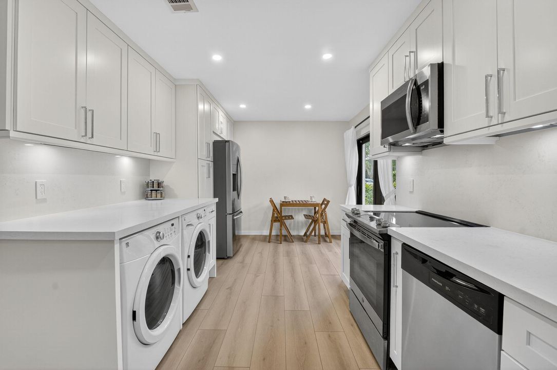 待售: $149,900 (2 贝兹, 2 浴室, 1760 平方英尺)