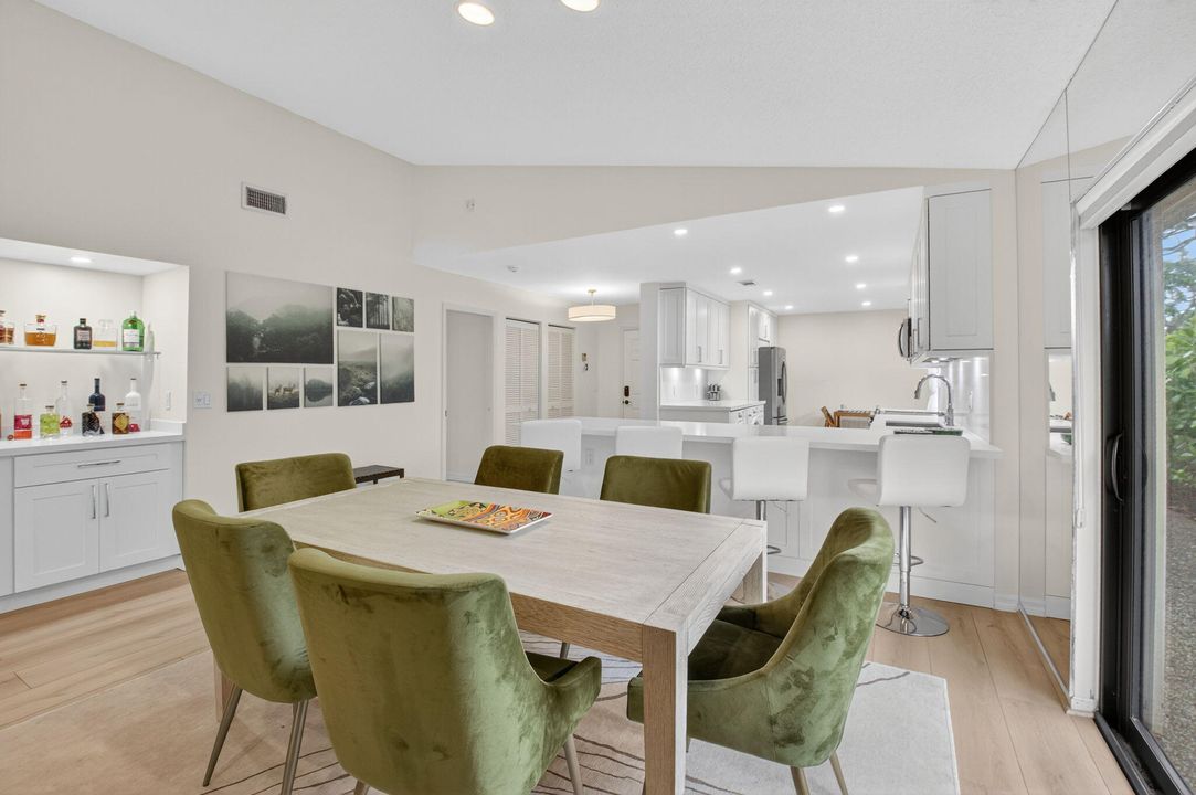 待售: $149,900 (2 贝兹, 2 浴室, 1760 平方英尺)