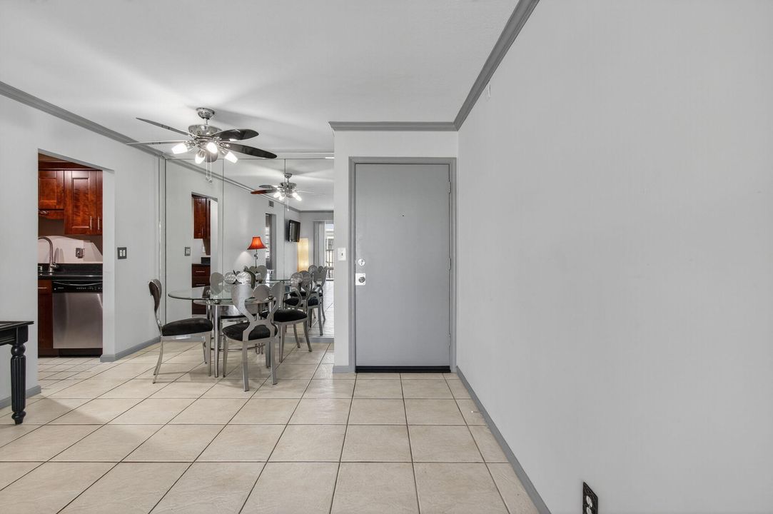 For Sale: $185,000 (1 beds, 1 baths, 667 Square Feet)