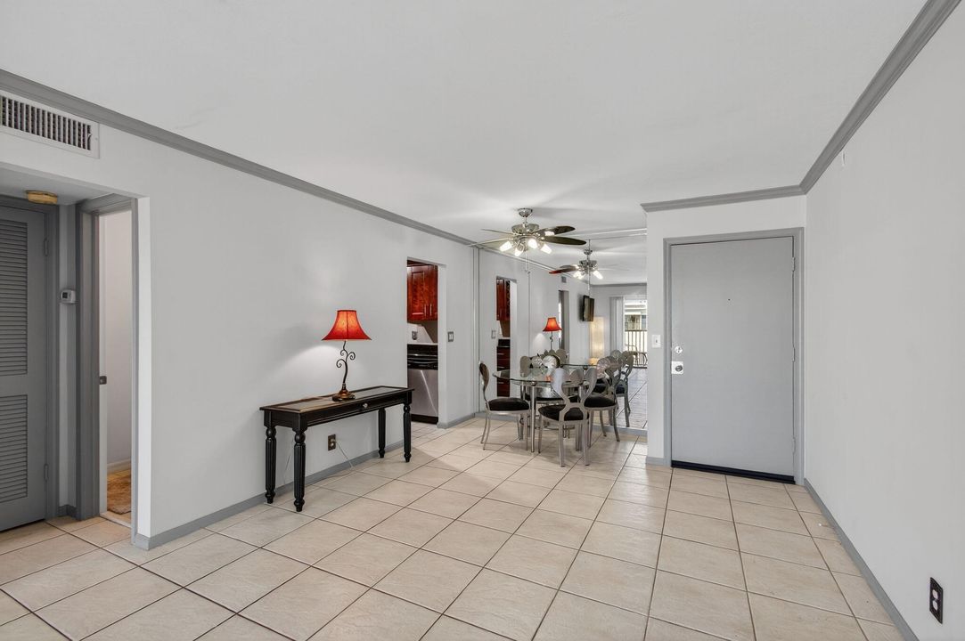 For Sale: $185,000 (1 beds, 1 baths, 667 Square Feet)