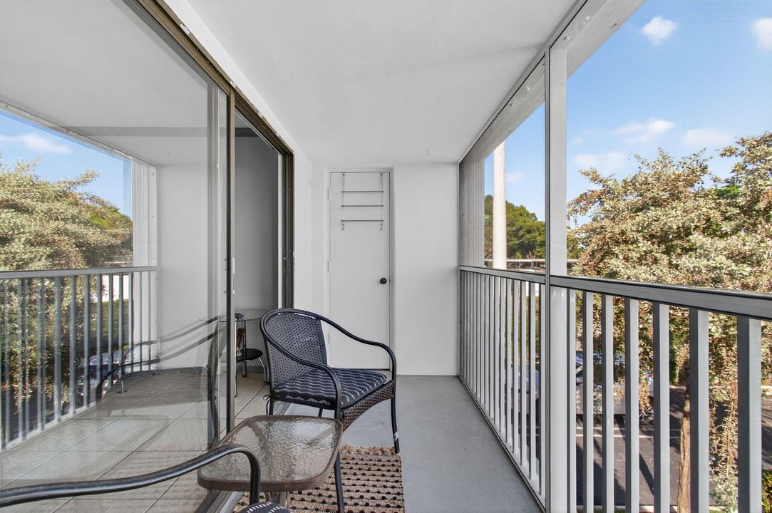 For Sale: $185,000 (1 beds, 1 baths, 667 Square Feet)