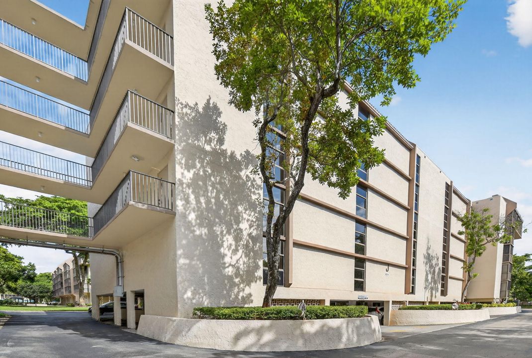 待售: $450,000 (2 贝兹, 2 浴室, 1845 平方英尺)