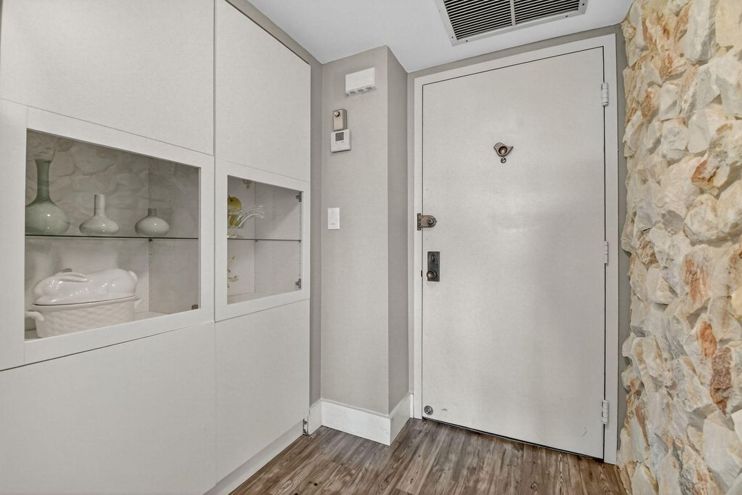 待售: $450,000 (2 贝兹, 2 浴室, 1845 平方英尺)