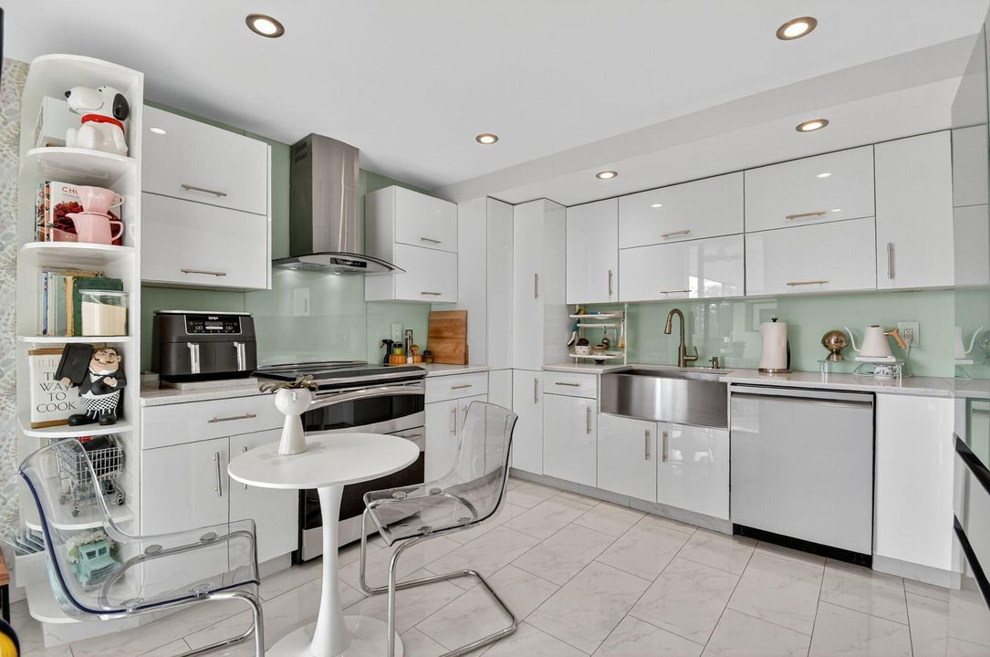 待售: $450,000 (2 贝兹, 2 浴室, 1845 平方英尺)