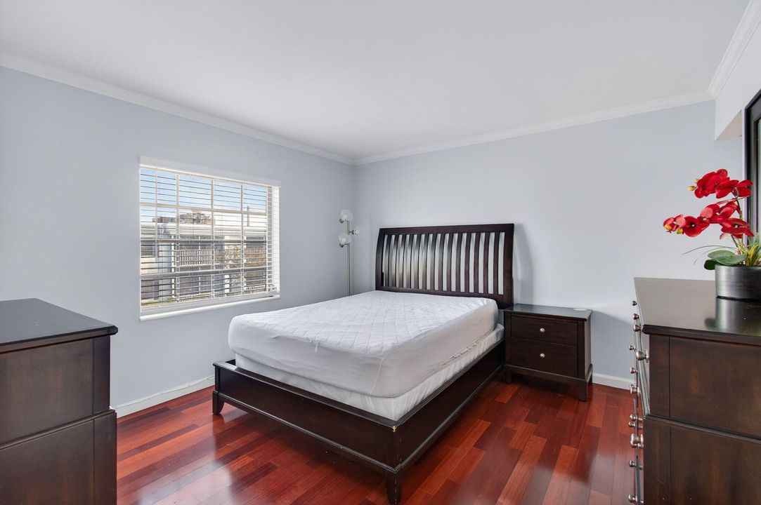 For Sale: $185,000 (1 beds, 1 baths, 667 Square Feet)