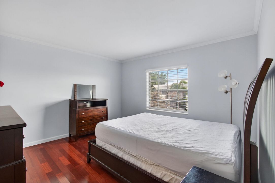 For Sale: $185,000 (1 beds, 1 baths, 667 Square Feet)