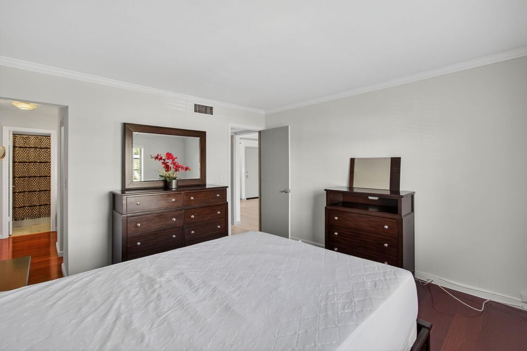 For Sale: $185,000 (1 beds, 1 baths, 667 Square Feet)