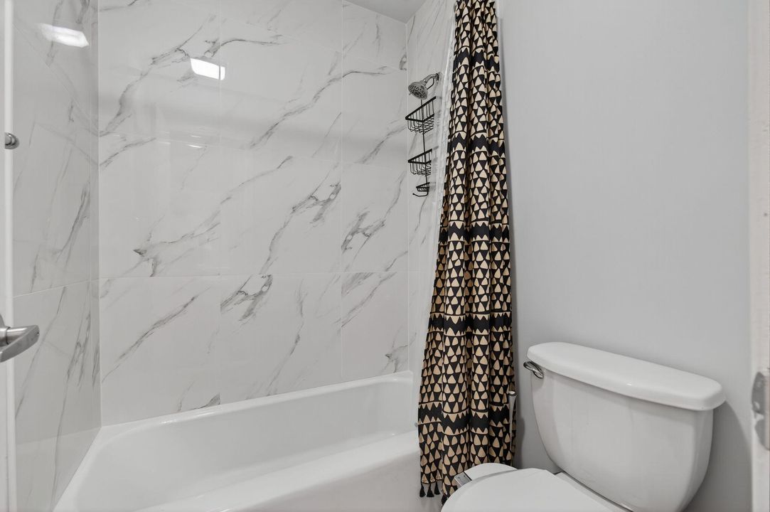 For Sale: $185,000 (1 beds, 1 baths, 667 Square Feet)