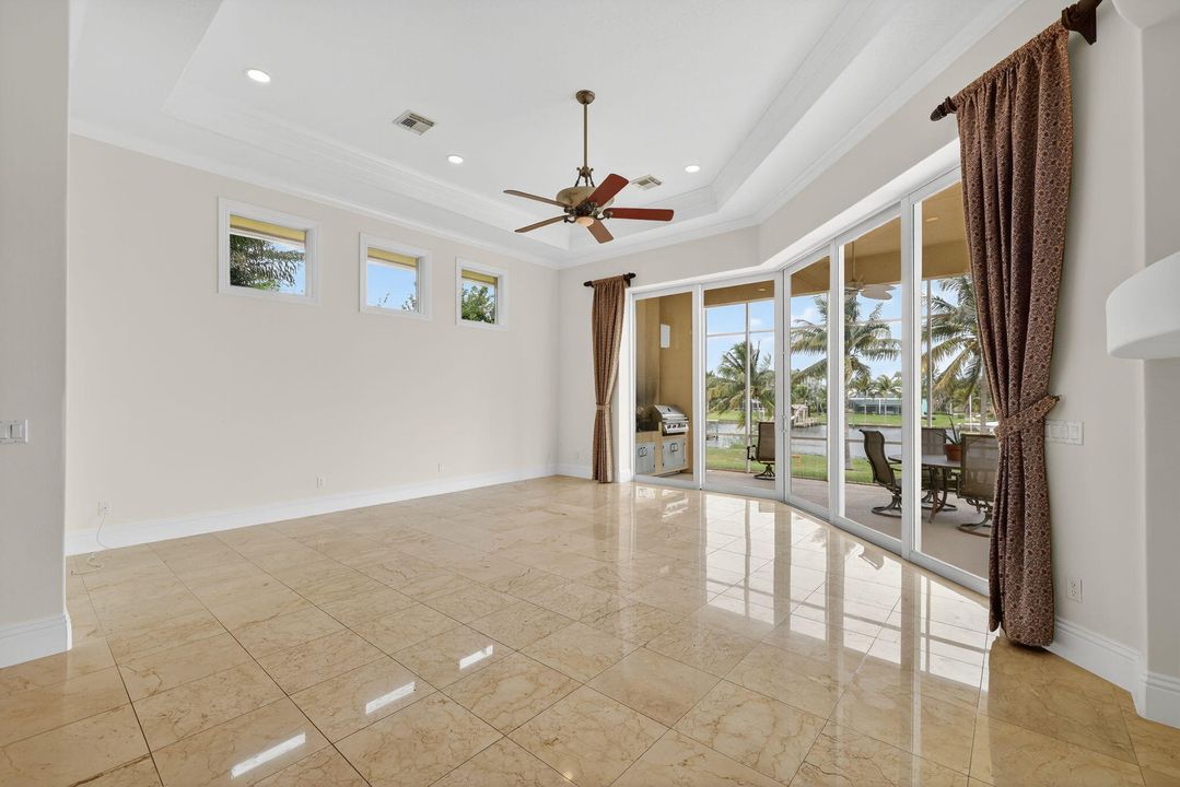 Activo con contrato: $1,990,000 (5 camas, 5 baños, 4012 Pies cuadrados)