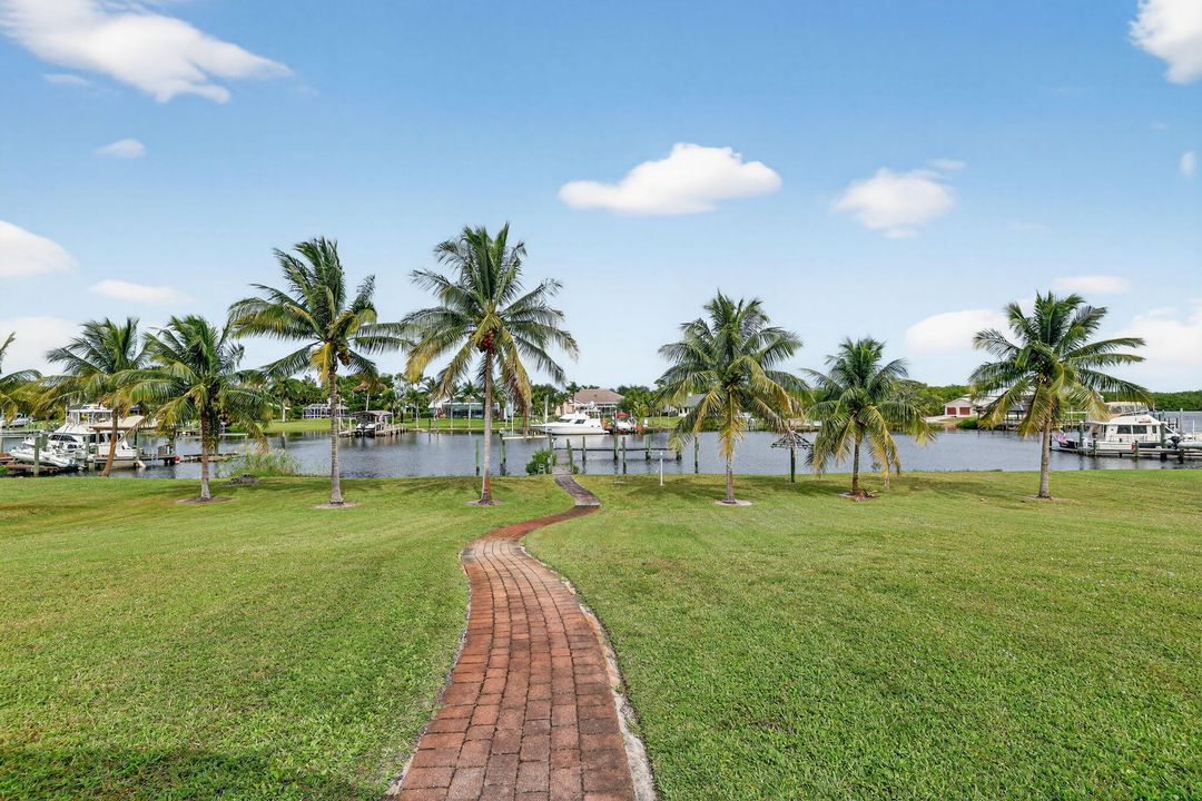 Activo con contrato: $1,990,000 (5 camas, 5 baños, 4012 Pies cuadrados)