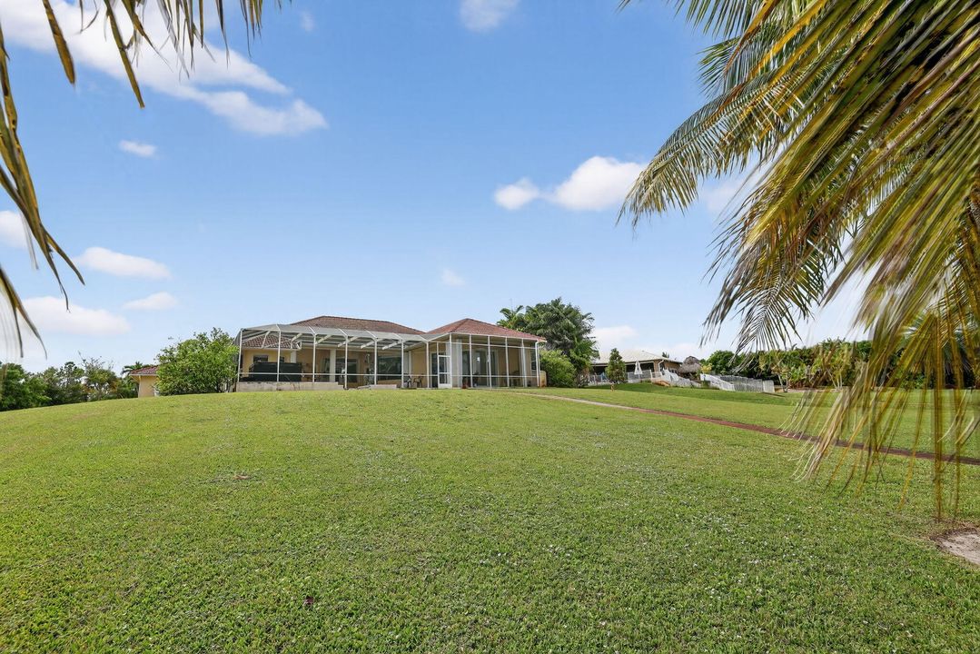 Activo con contrato: $1,990,000 (5 camas, 5 baños, 4012 Pies cuadrados)