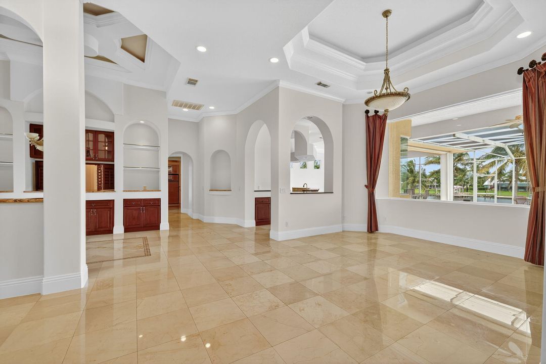 Activo con contrato: $1,990,000 (5 camas, 5 baños, 4012 Pies cuadrados)