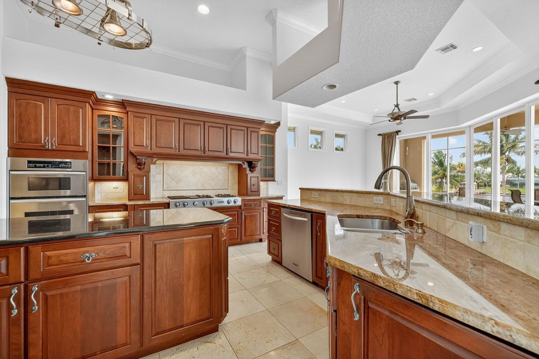 Activo con contrato: $1,990,000 (5 camas, 5 baños, 4012 Pies cuadrados)