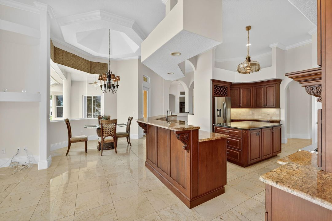 Activo con contrato: $1,990,000 (5 camas, 5 baños, 4012 Pies cuadrados)