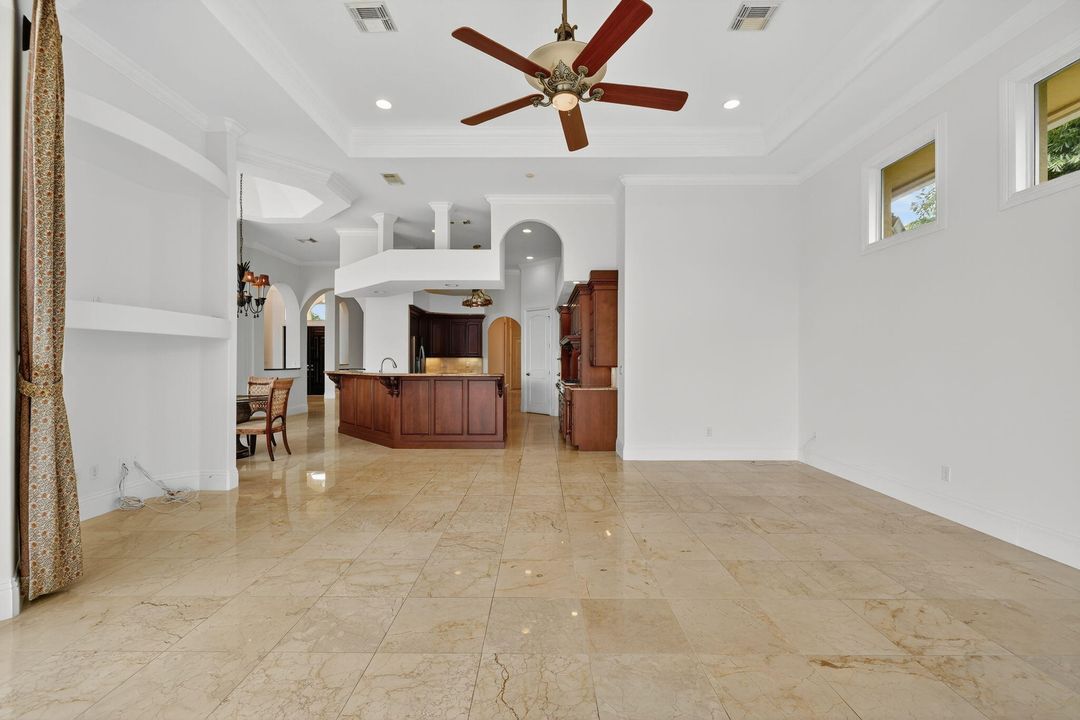 Activo con contrato: $1,990,000 (5 camas, 5 baños, 4012 Pies cuadrados)