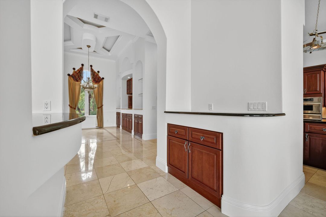 Activo con contrato: $1,990,000 (5 camas, 5 baños, 4012 Pies cuadrados)