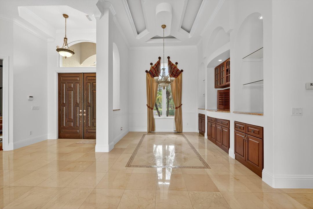 Activo con contrato: $1,990,000 (5 camas, 5 baños, 4012 Pies cuadrados)