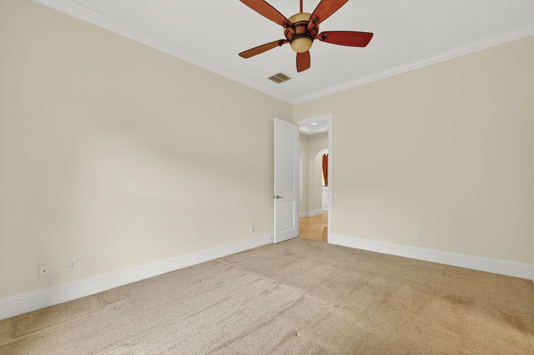 Activo con contrato: $1,990,000 (5 camas, 5 baños, 4012 Pies cuadrados)