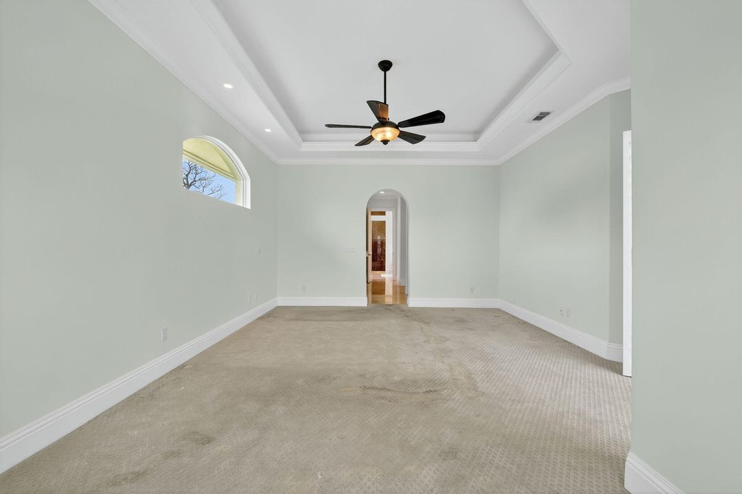 Activo con contrato: $1,990,000 (5 camas, 5 baños, 4012 Pies cuadrados)