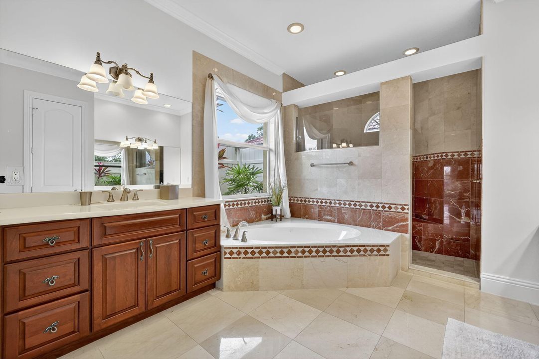 Activo con contrato: $1,990,000 (5 camas, 5 baños, 4012 Pies cuadrados)